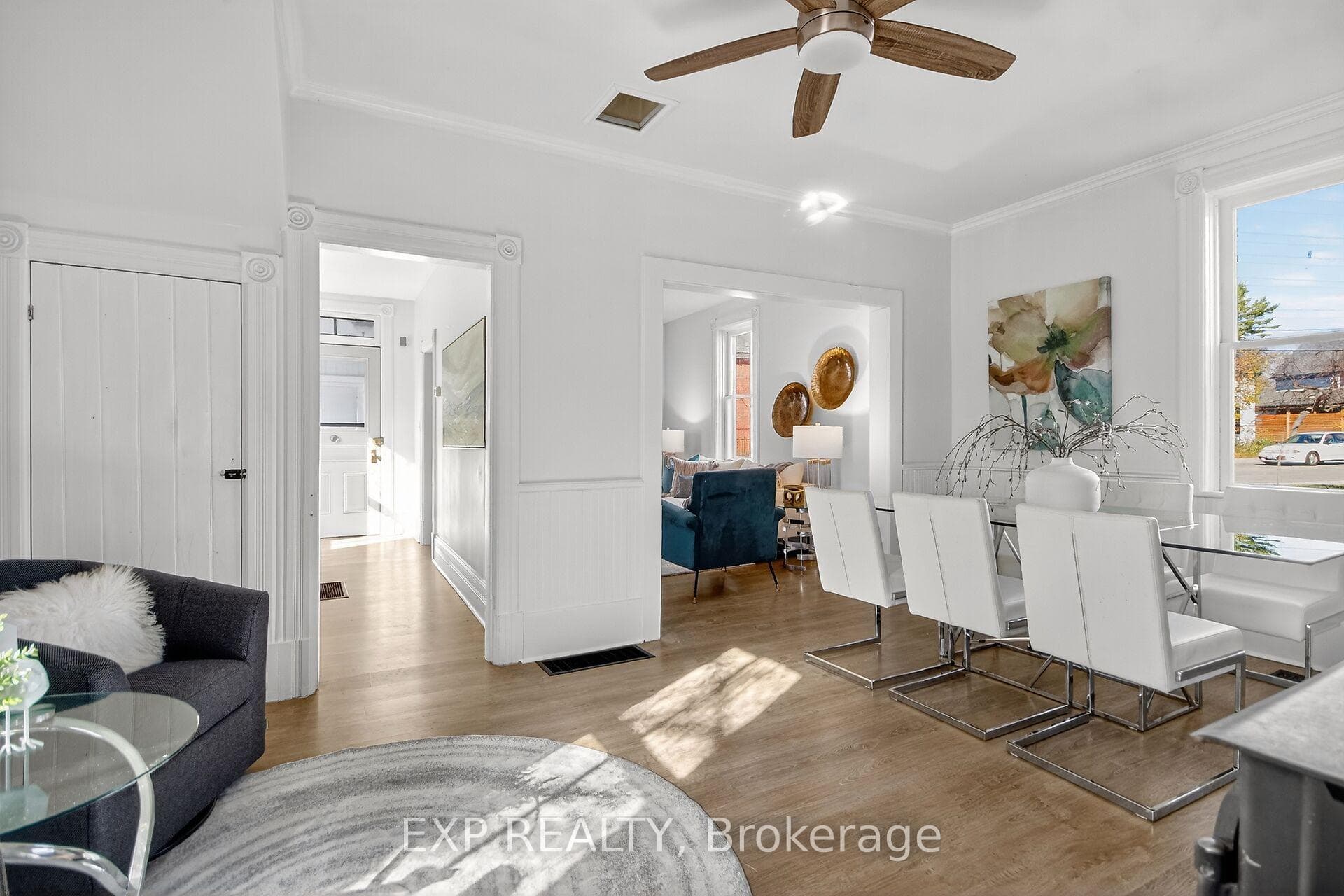 sitting area looking to dining and living room