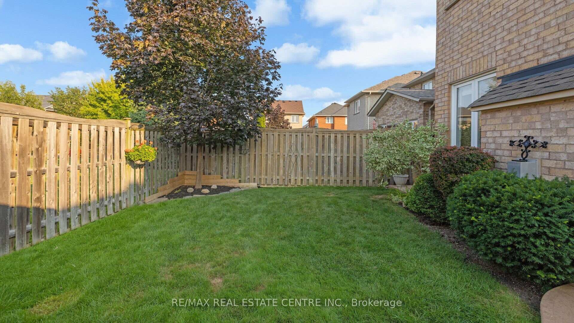 491 Willmott Crescent photo 39
