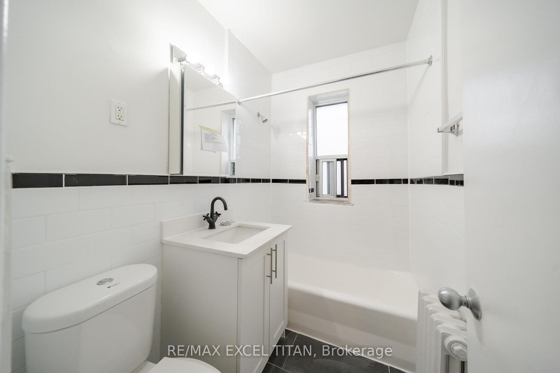 156 Kingston Road Unit 201 photo 7