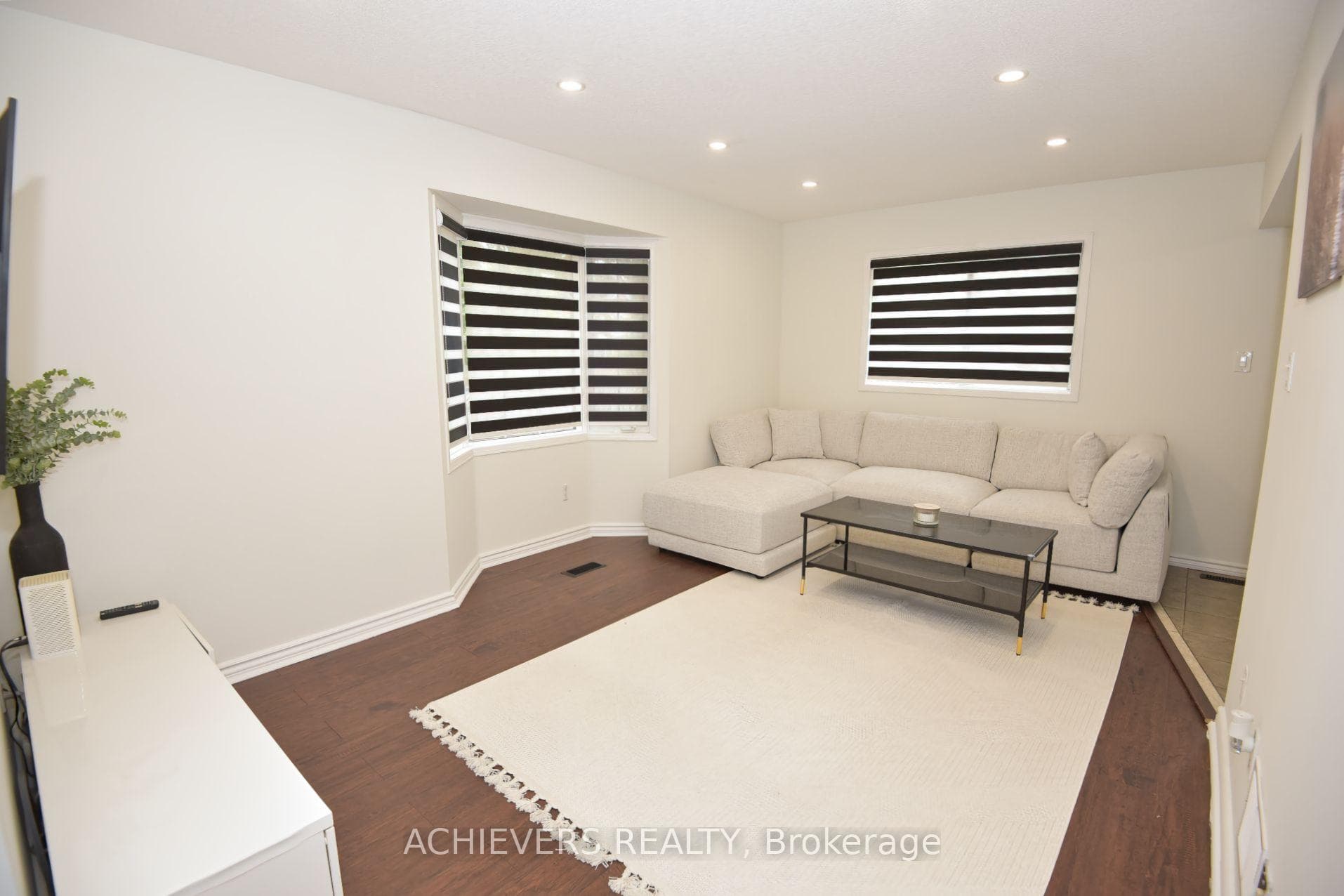 19 Mccullock Crescent photo 9