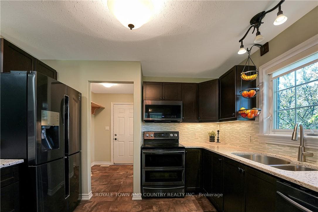 42 Matchett Crescent photo 17