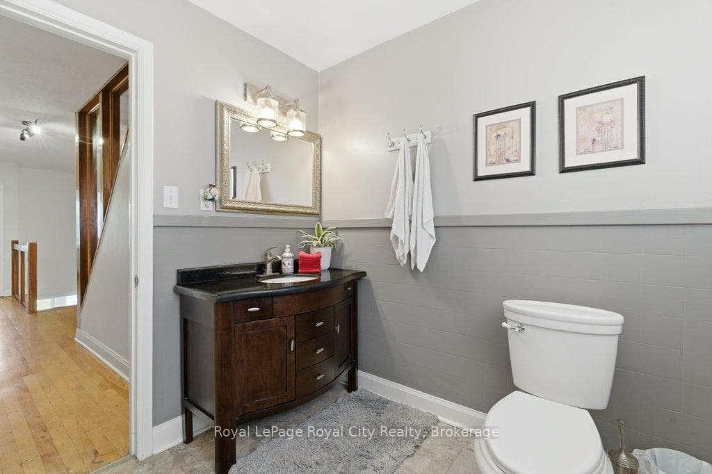 104 Kathleen Street photo 32