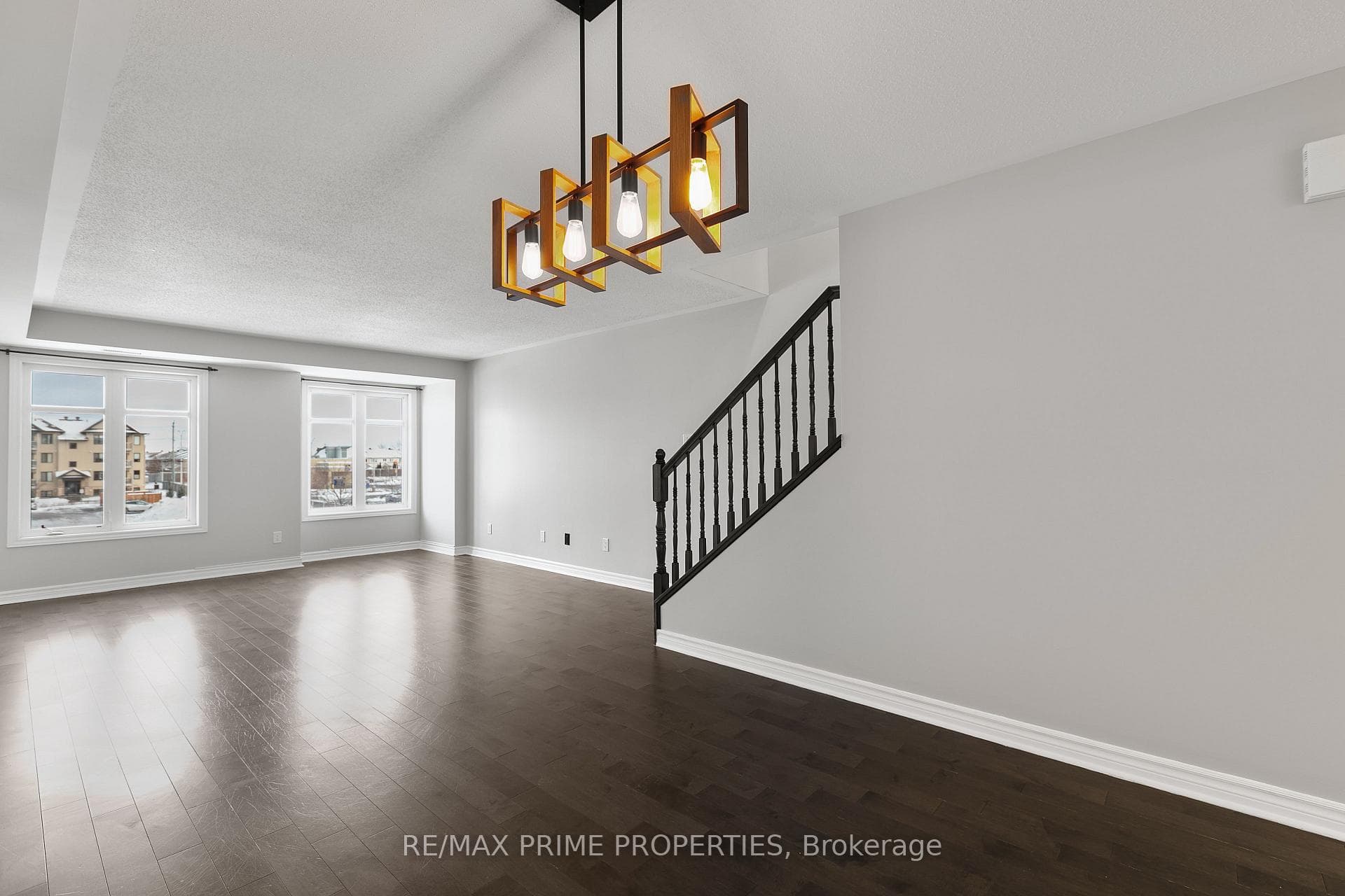 166 Bluestone Private photo 5
