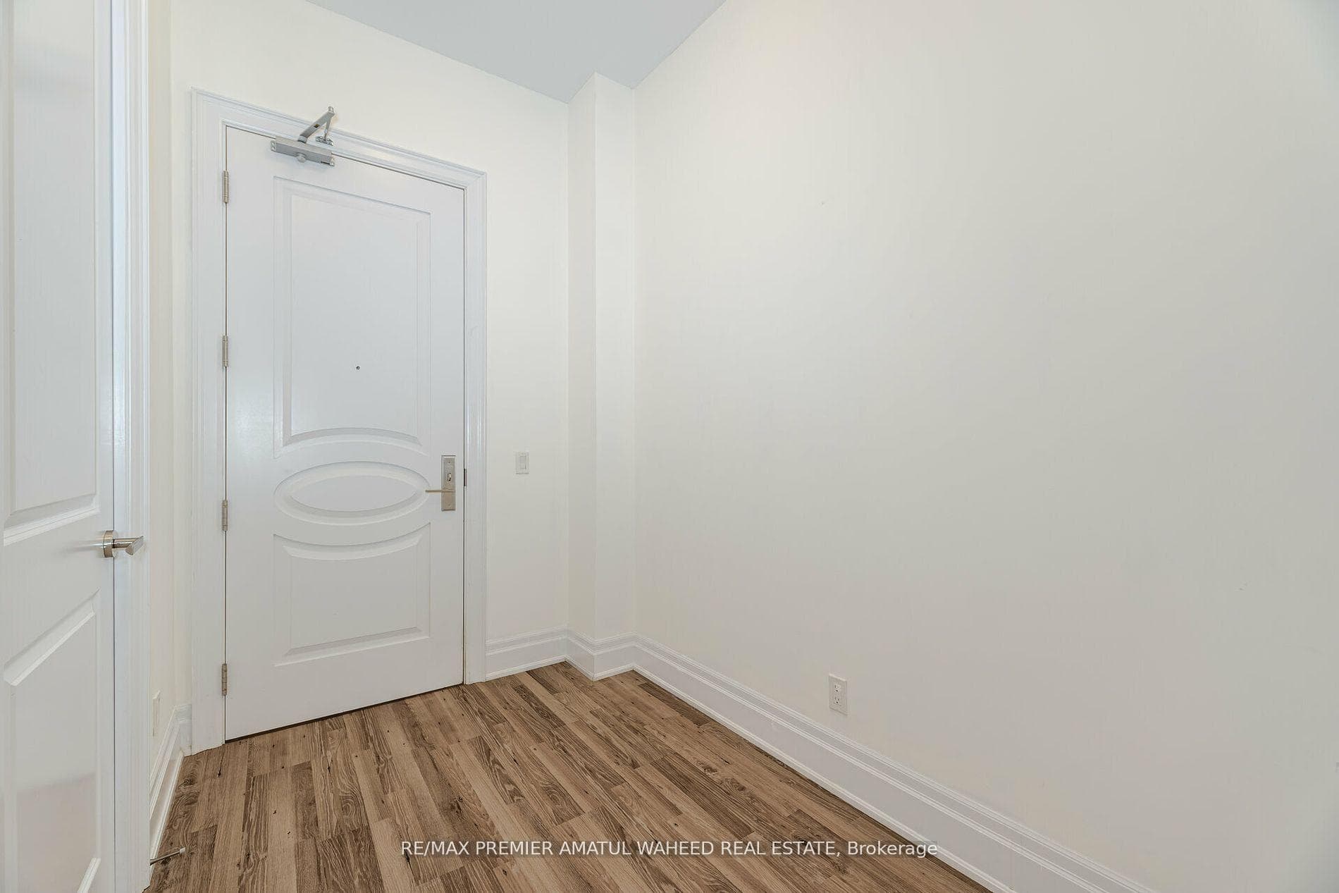 9085 Jane Street Unit 101 photo 6