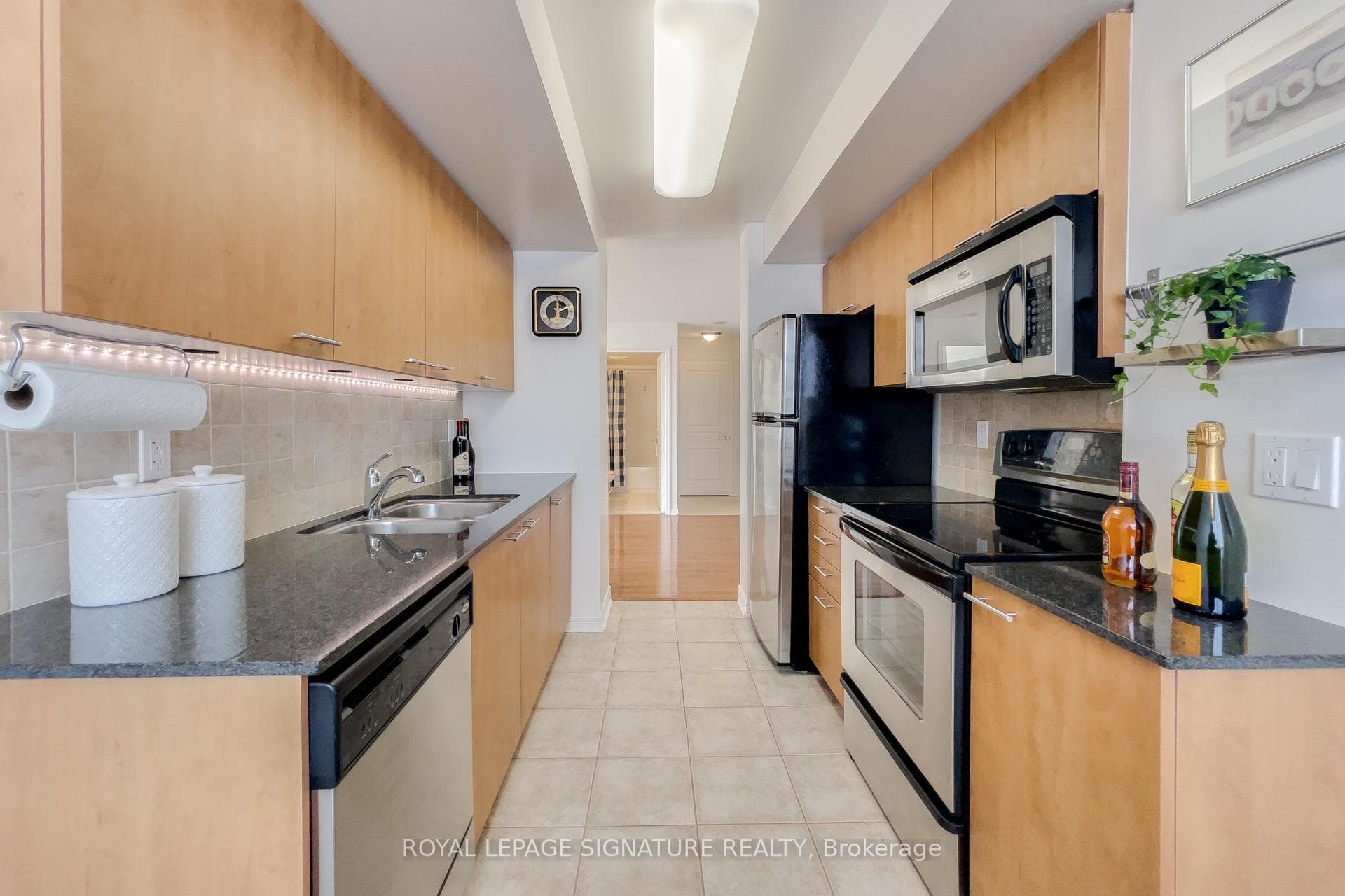 350 Red Maple Road Unit 206 photo 14