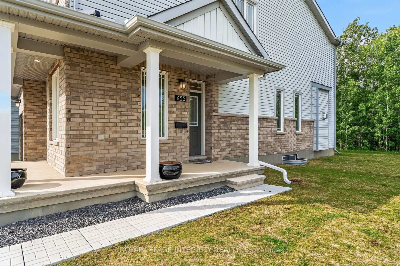 655 PERSIMMON Way photo 2