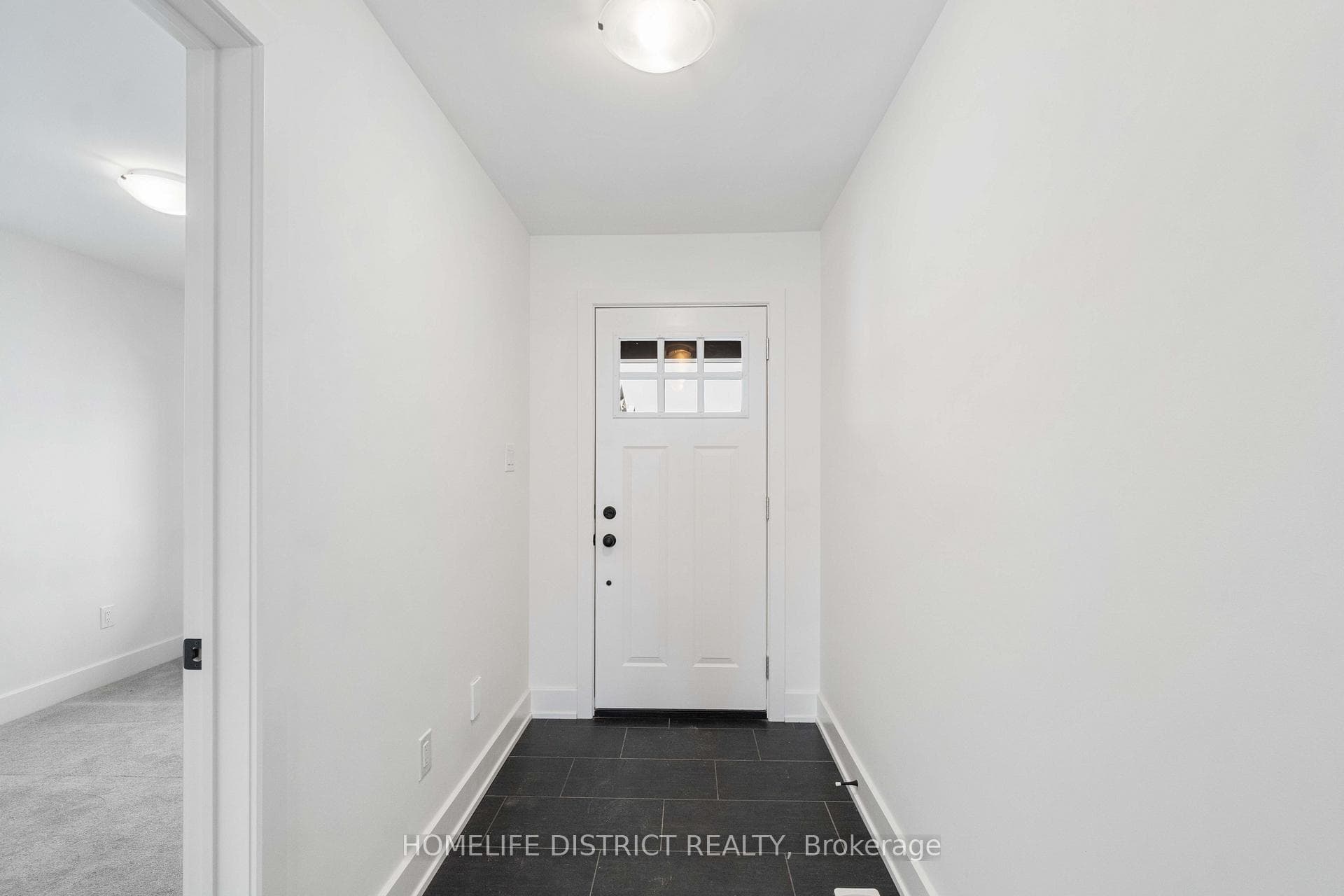 58 Whitcomb Crescent photo 4