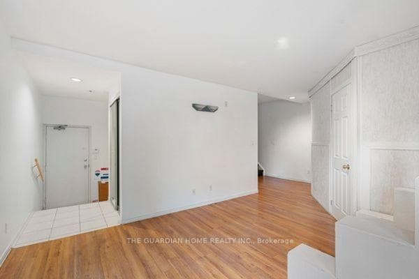 28 Rosebank Drive Unit 705 photo 4