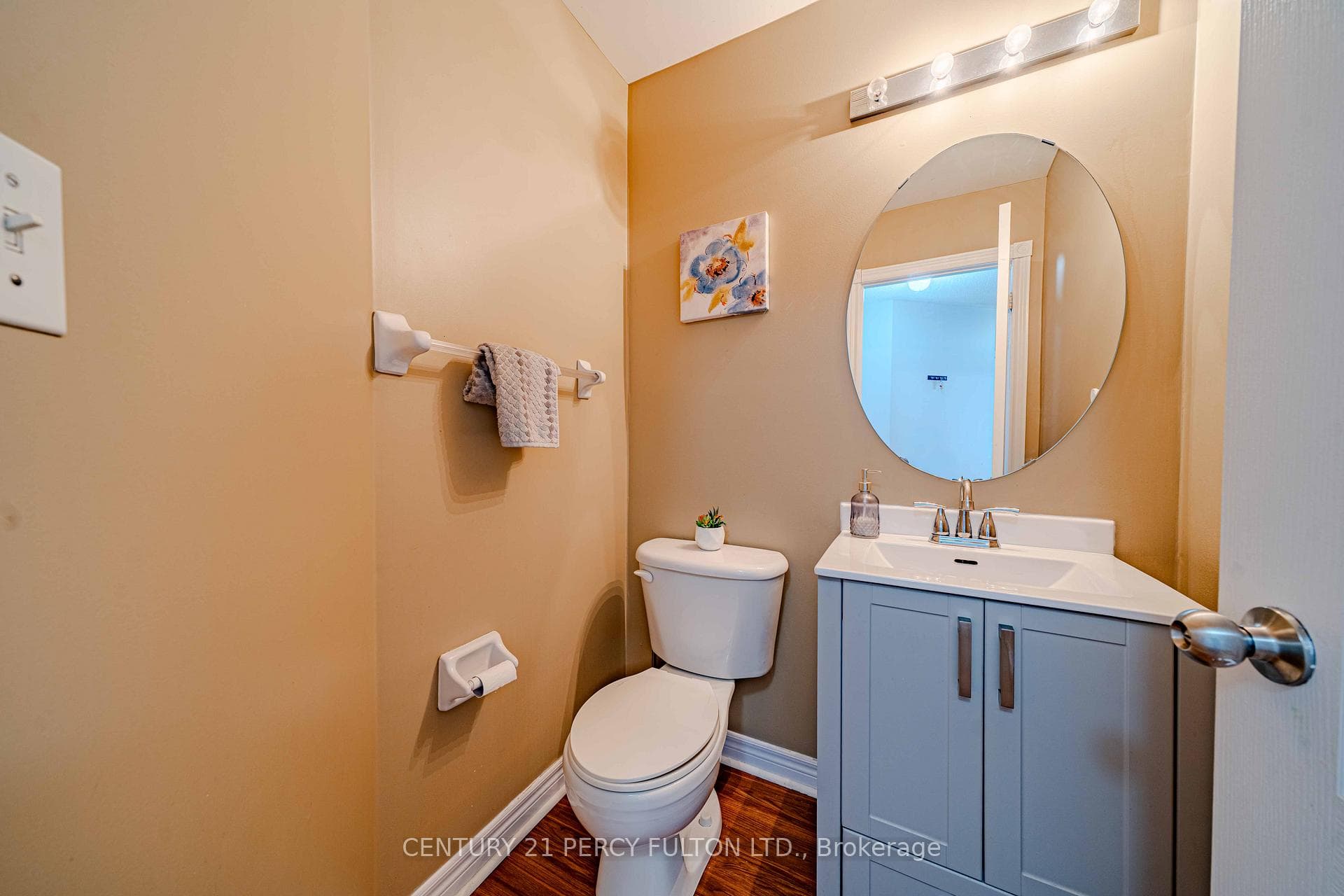 1276 Ashgrove Cres- powder room