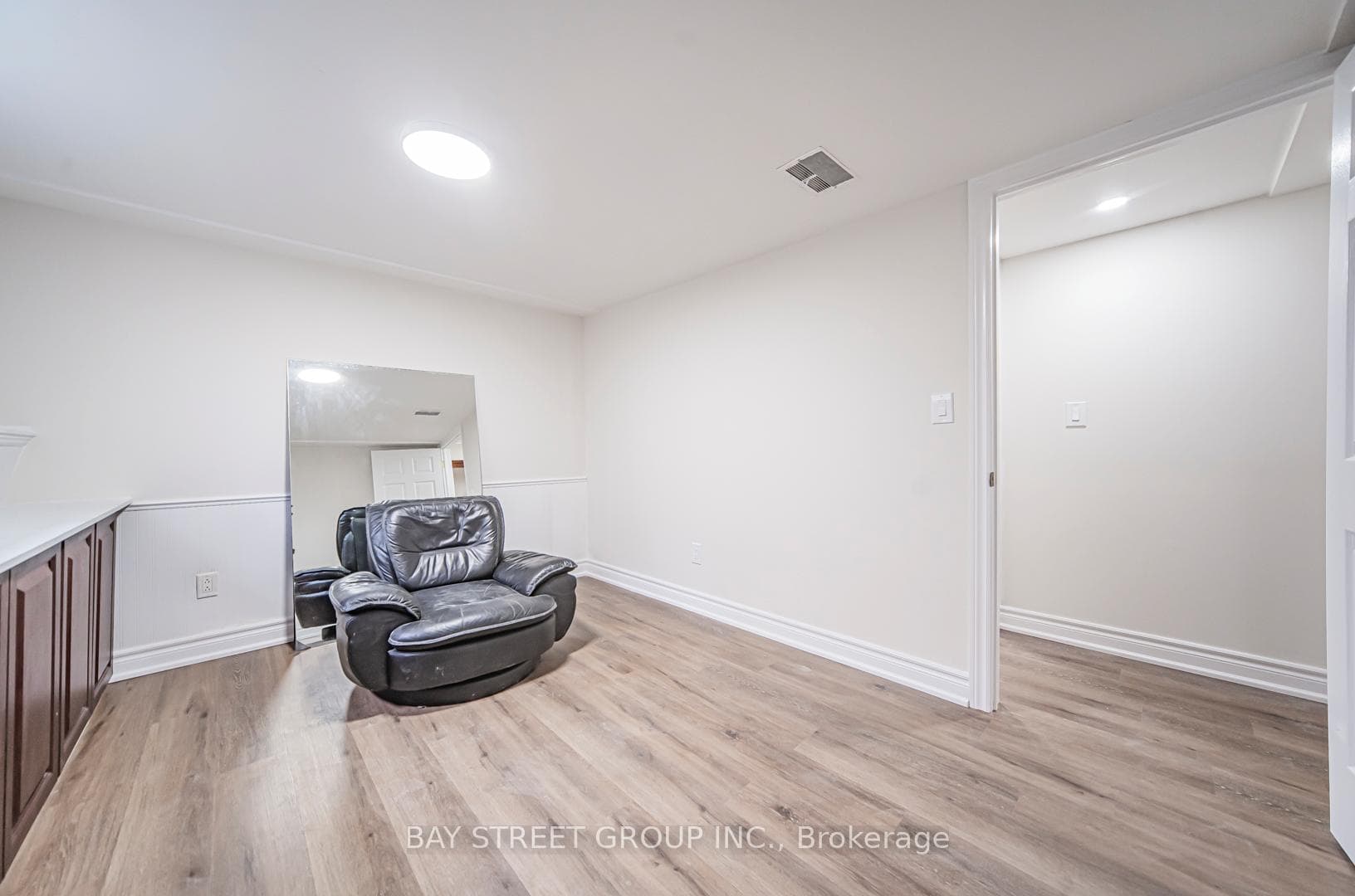 538 Queens Drive Unit Basement photo 17
