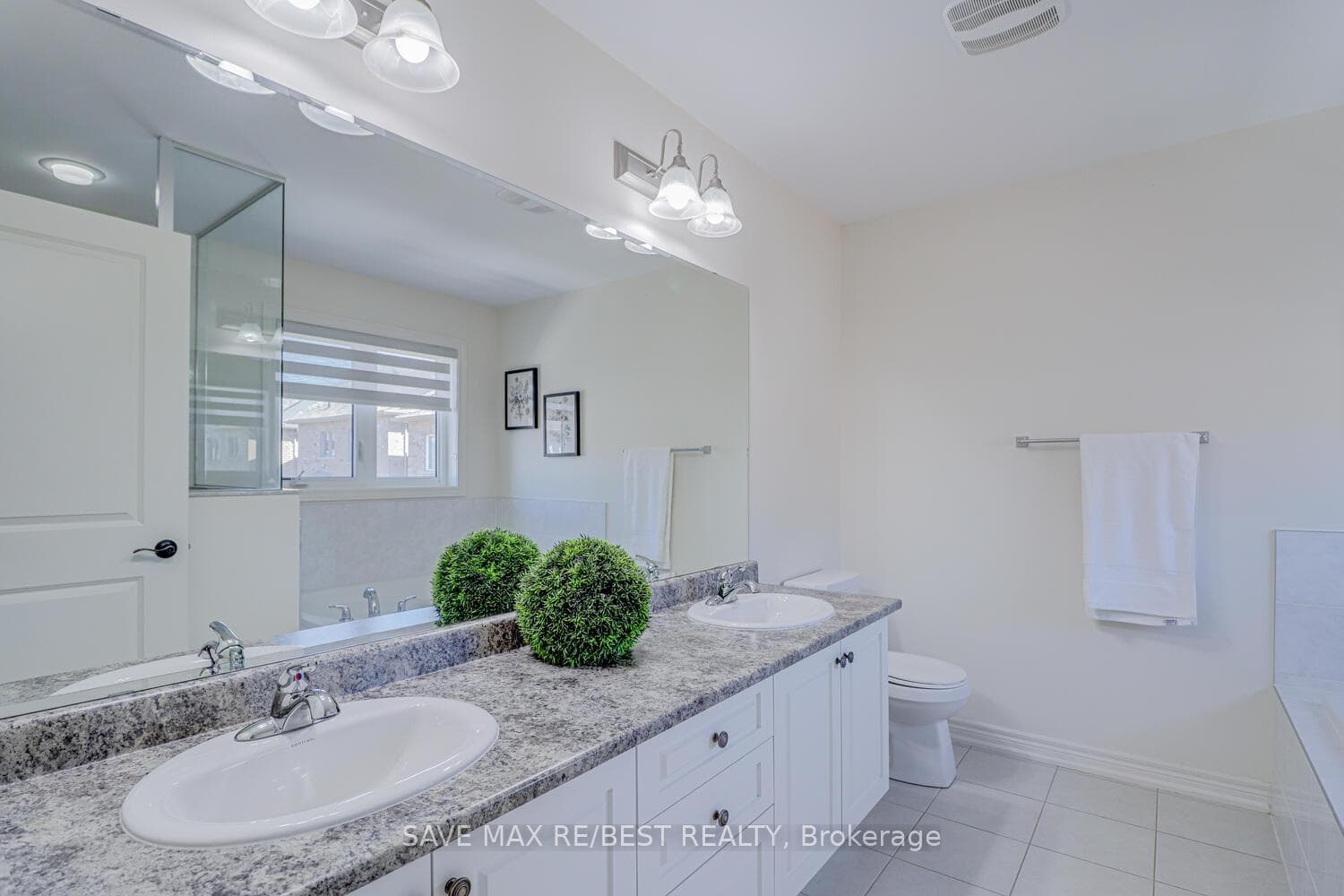14 Oxendon Road photo 32