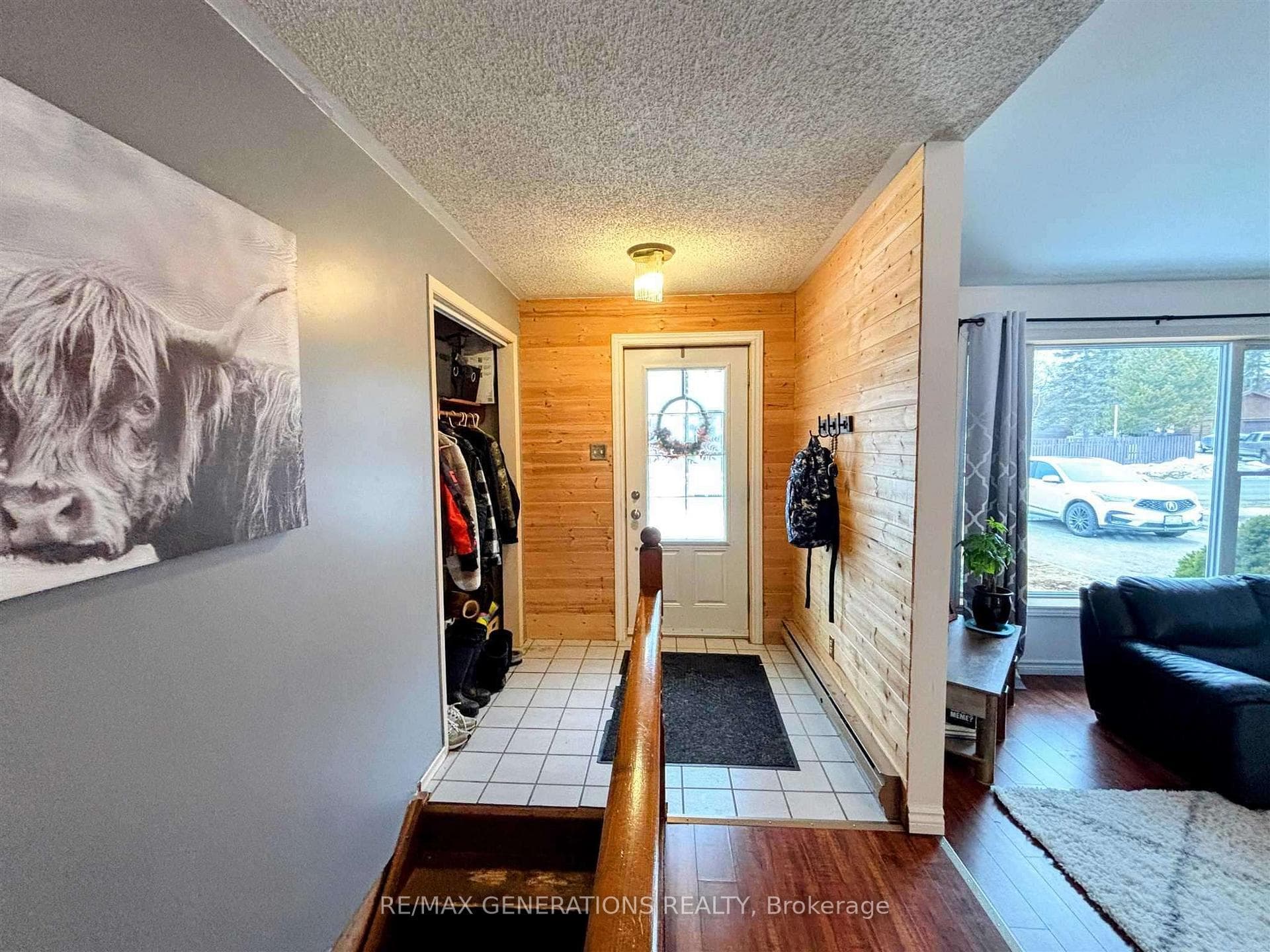 75 Hemlo Drive photo 2