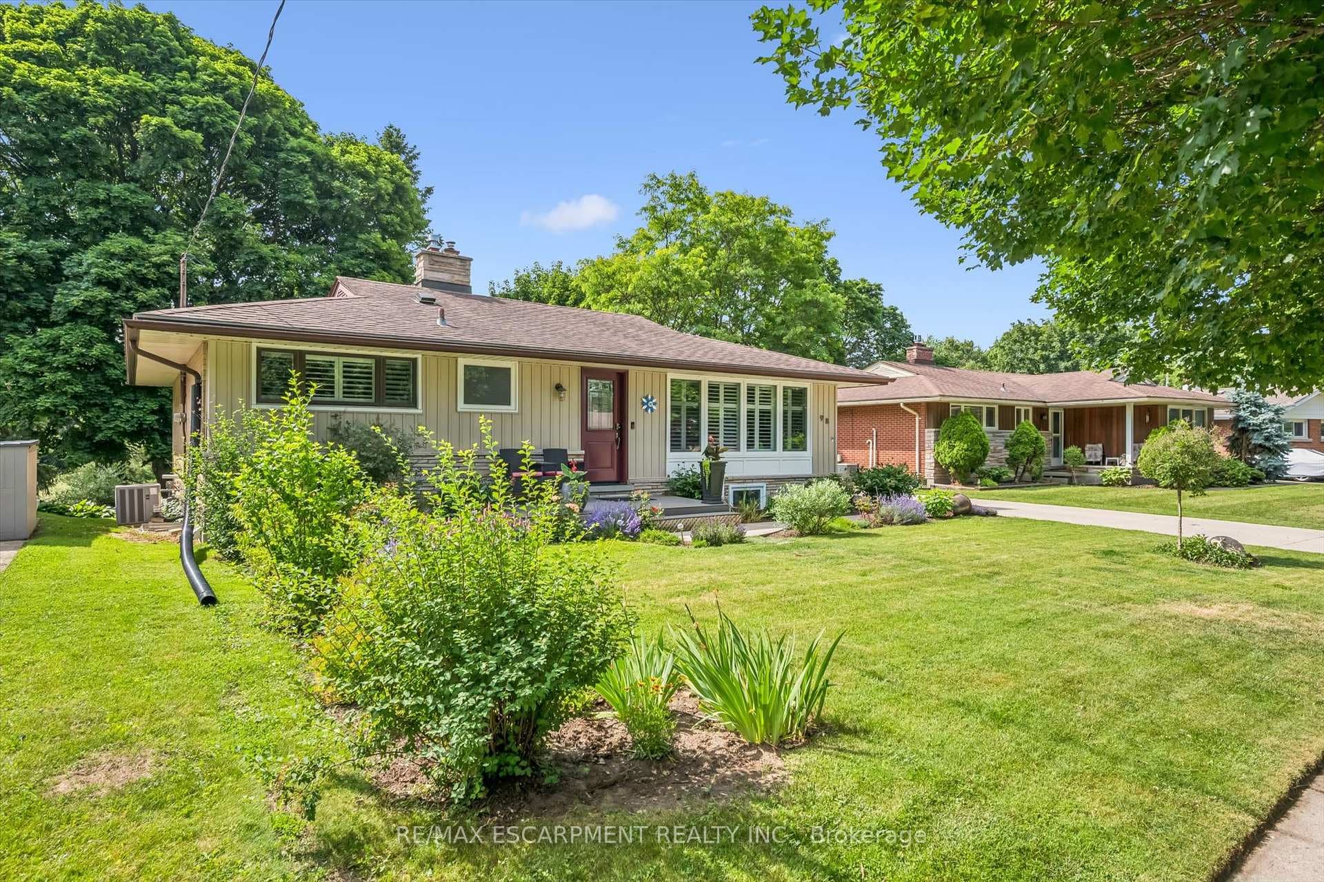98 Stonybrook Drive photo 3