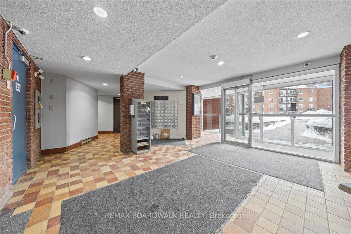Welcoming foyer...