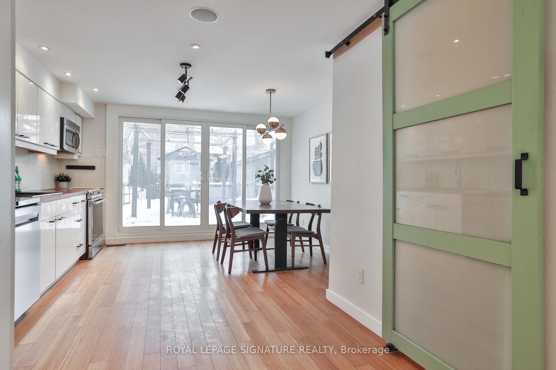 37 Rhodes Avenue photo 13