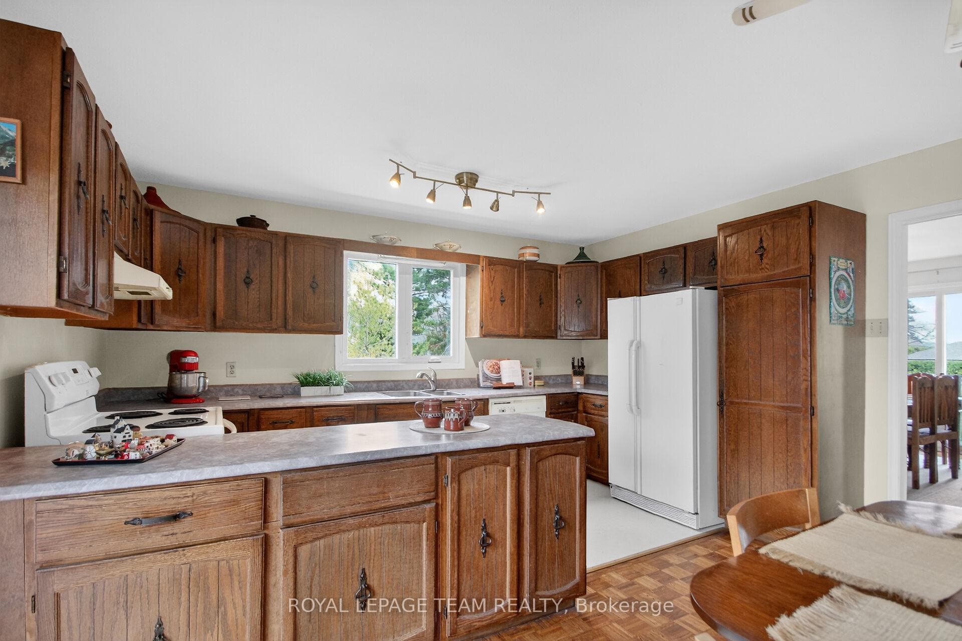 136 James Cummings Avenue photo 17