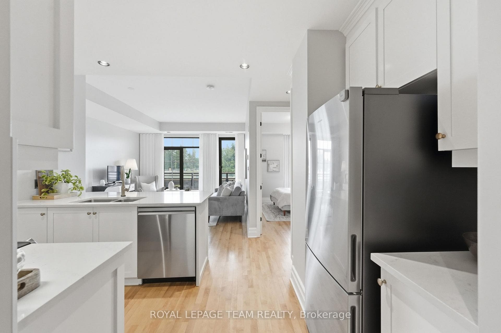 330 Loretta Avenue Unit 301 photo 9