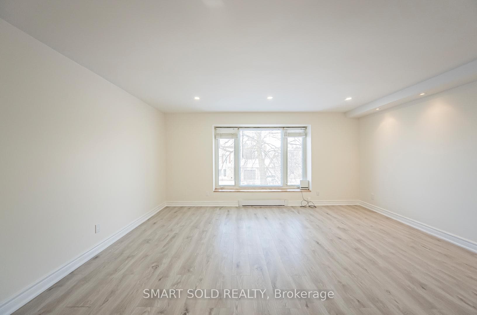 198 Silver Aspen Crescent photo 9