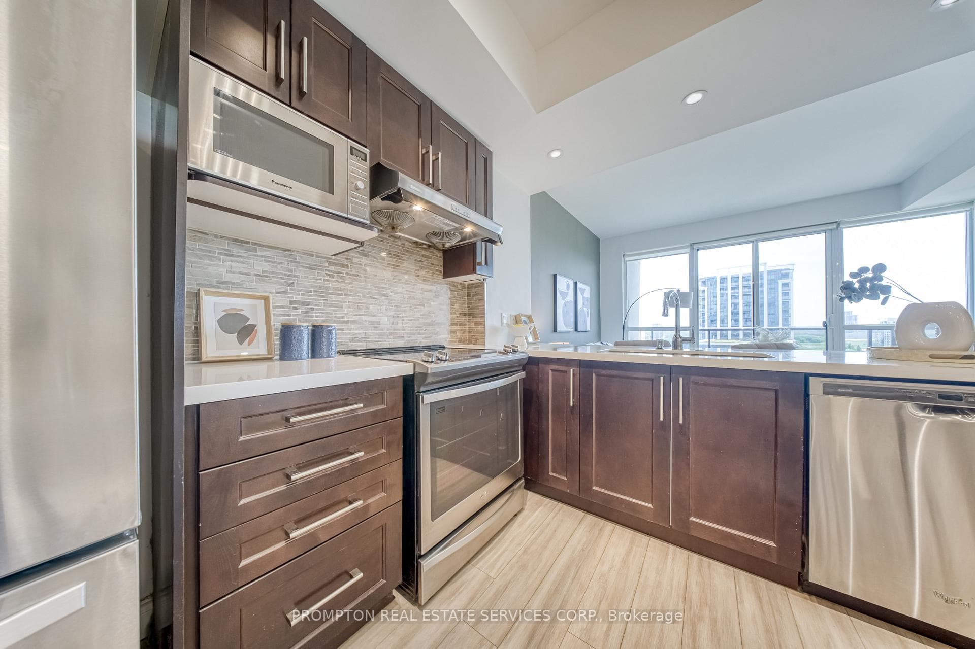 38 Cedarland Drive Unit 1208 photo 9