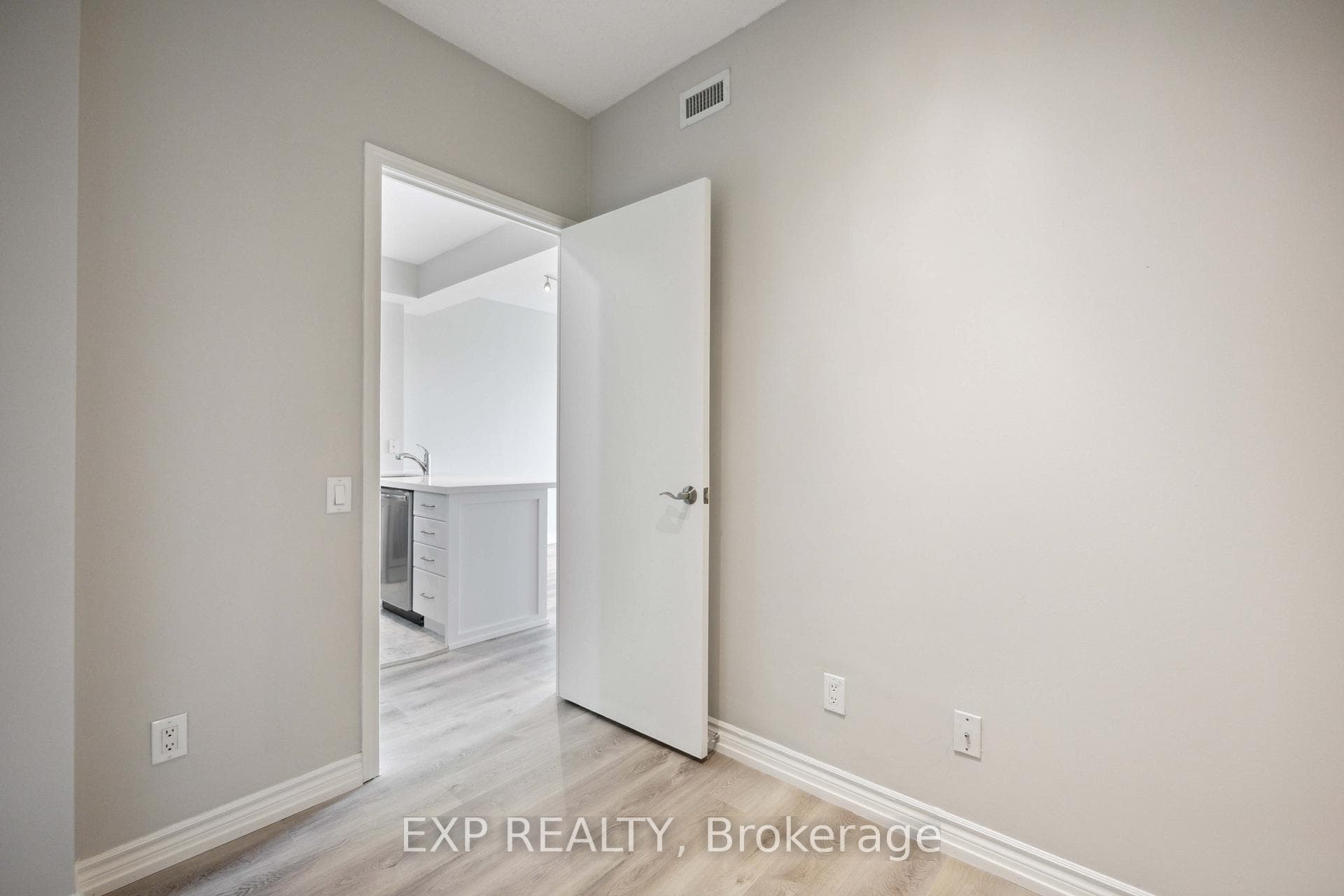 60 Byng Avenue Unit 607 photo 7