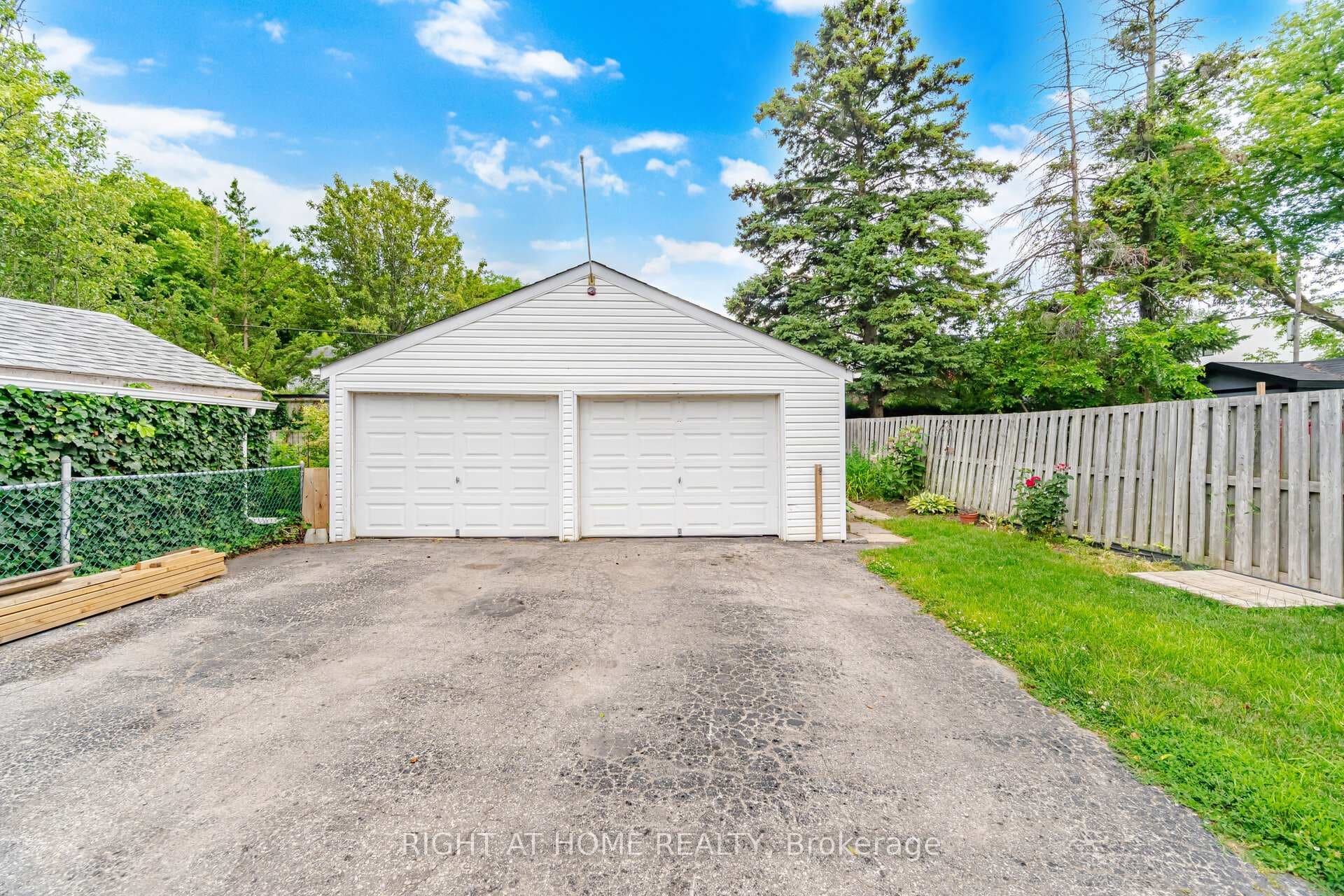 18 Vanbrugh Avenue photo 46