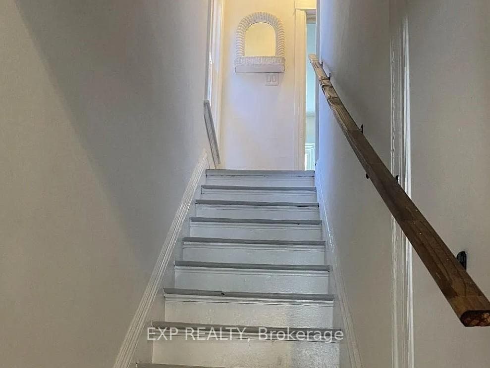 193 Burris Street photo 2