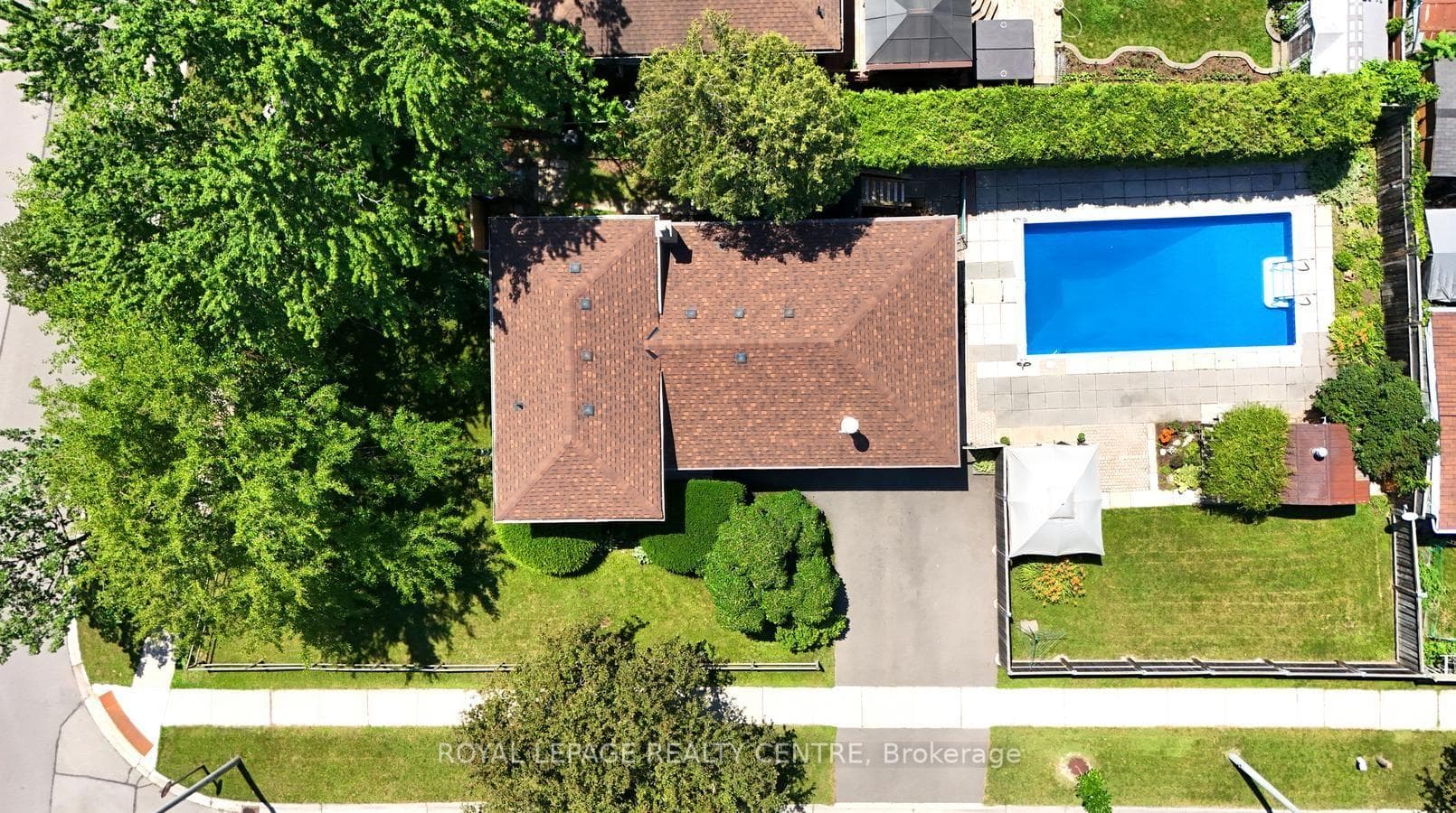1621 Hobbs Crescent photo 4
