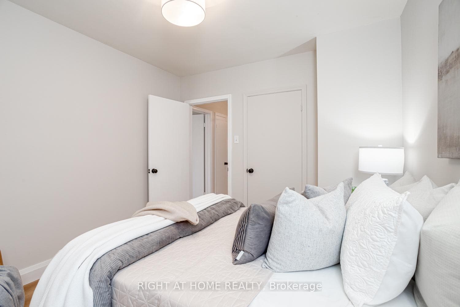 75 Milford Haven Drive photo 22