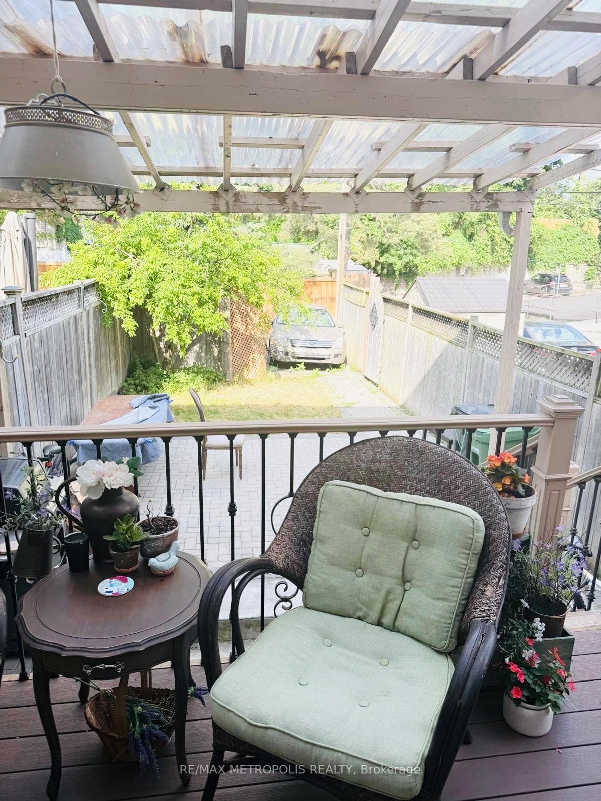 383 Coxwell Avenue Unit MAIN & UPPER photo 9