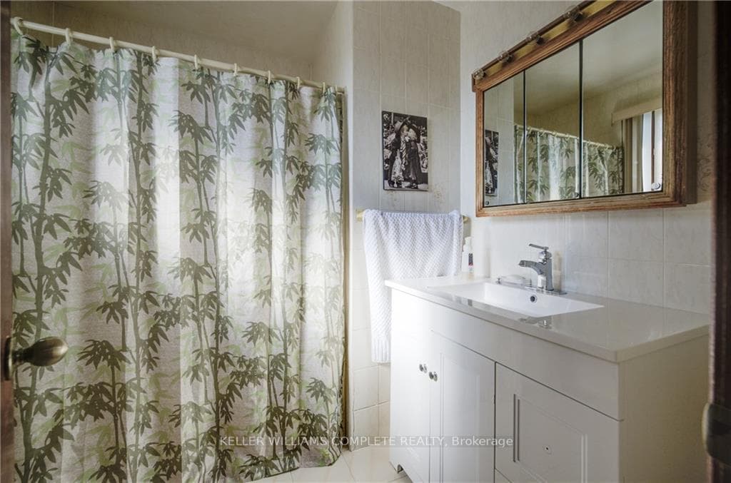 114 Slinger Avenue Unit Main photo 23