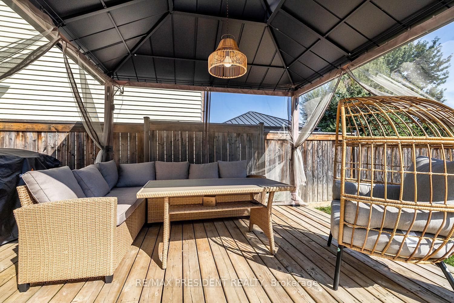 146 Sandringham Drive photo 39