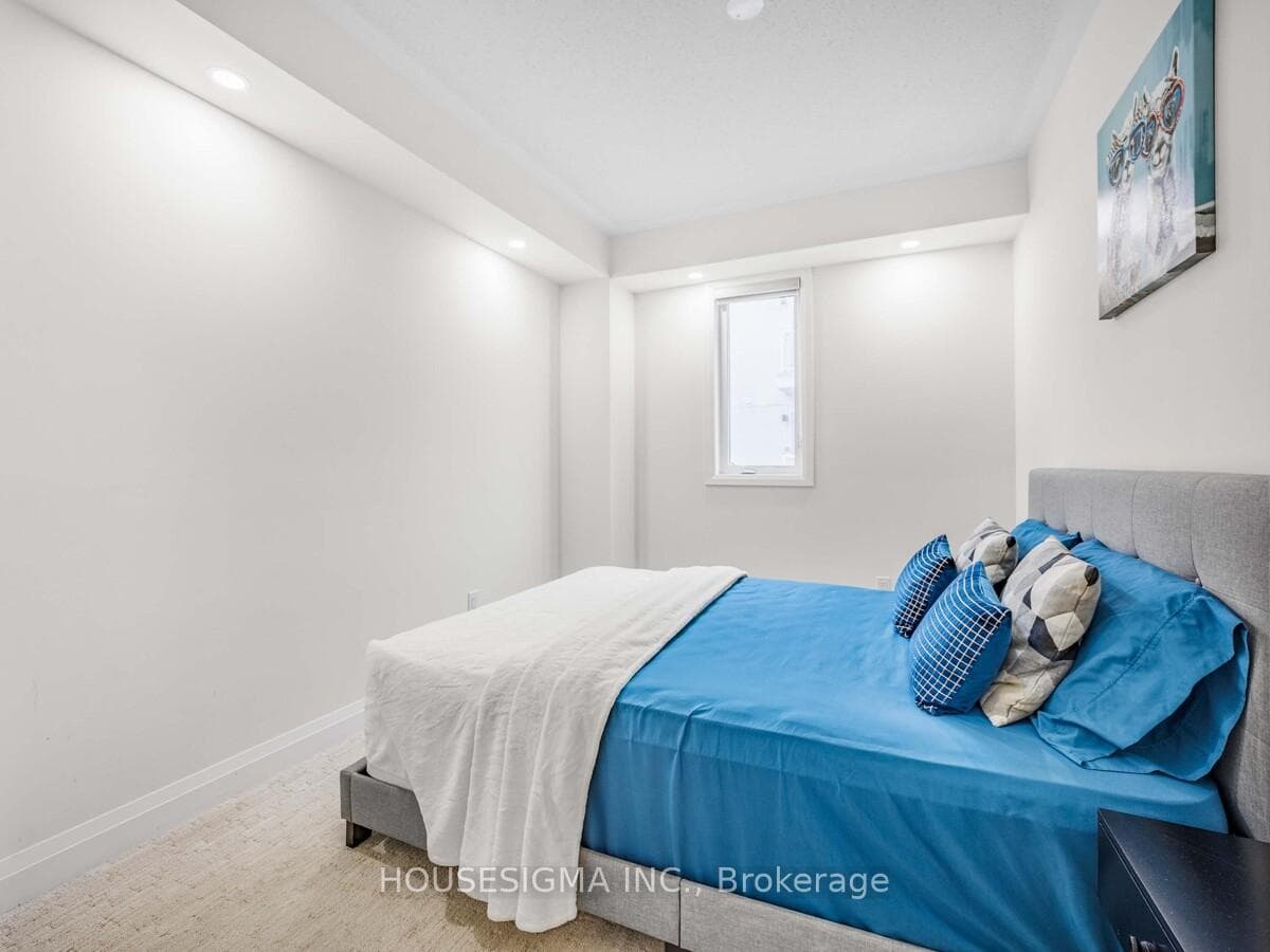 1870 Altona Road Unit 11 photo 14
