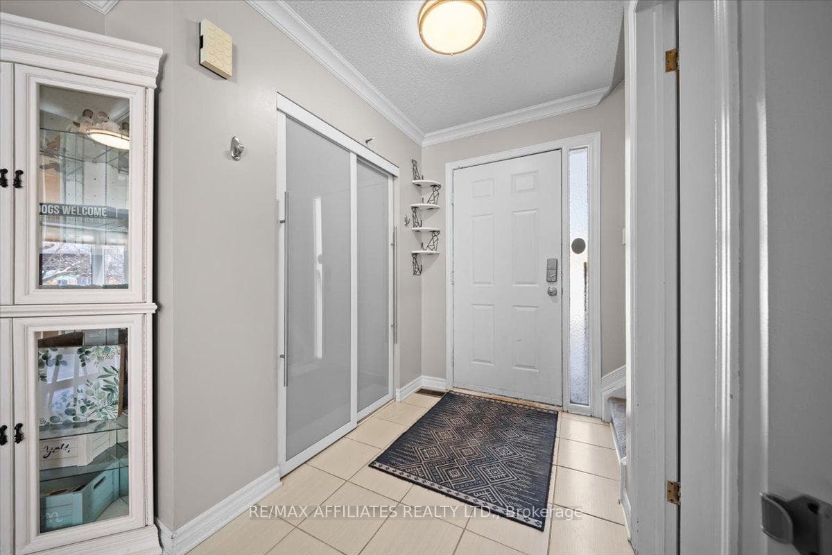 88 Royal Oak Court photo 4