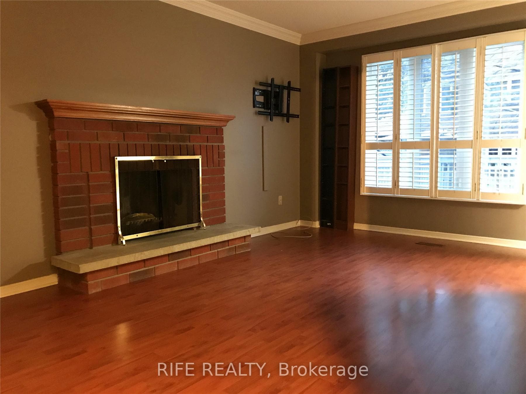 331 Green Lane photo 3