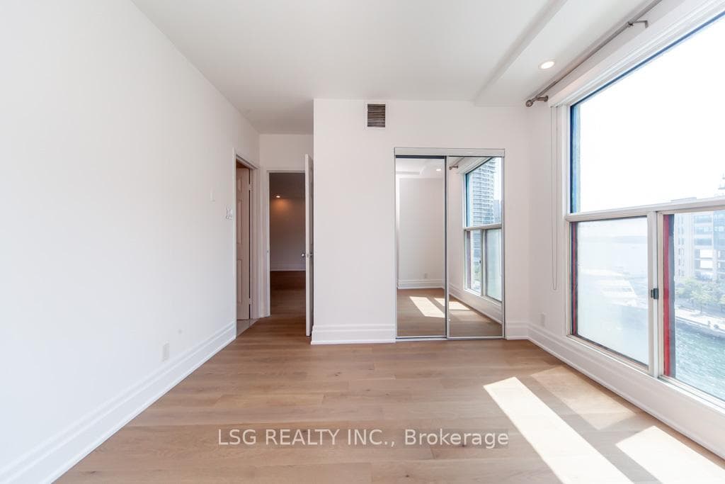 99 Harbour Square Unit 812 photo 37