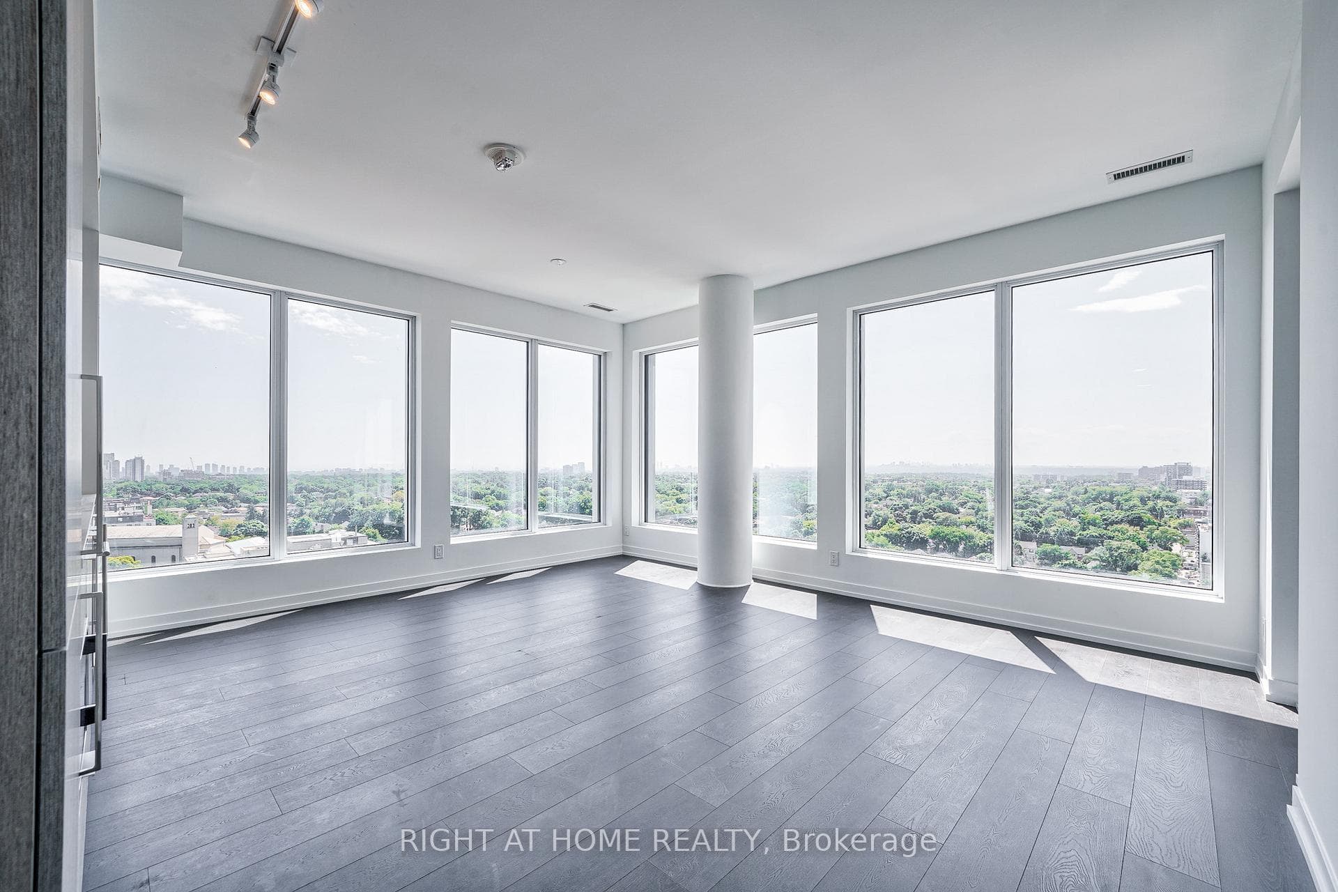 2020 Bathurst Street Unit 1821 photo 4