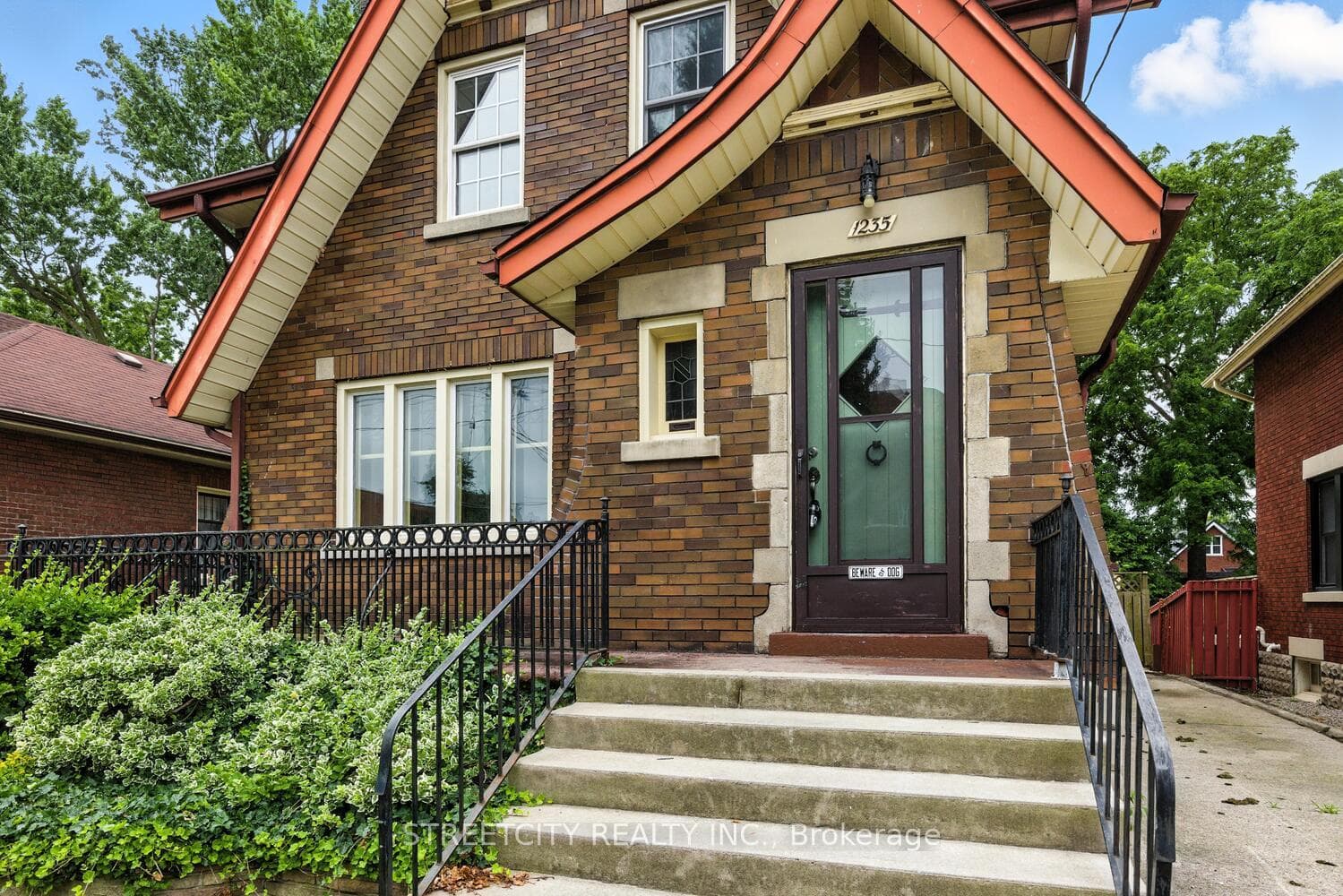 1235 King Street photo 3