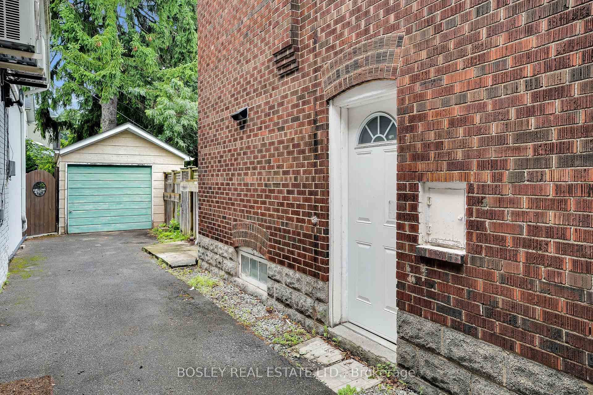 192 Belsize Drive photo 23