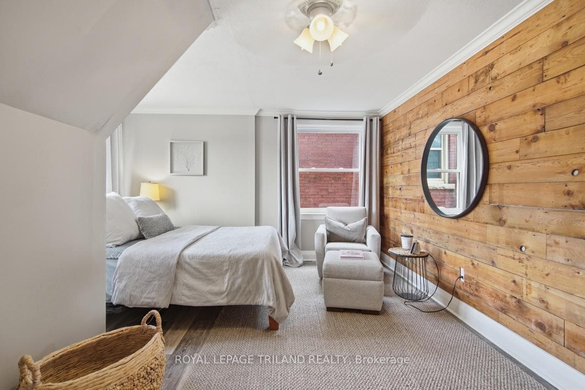 647 Piccadilly Street photo 21