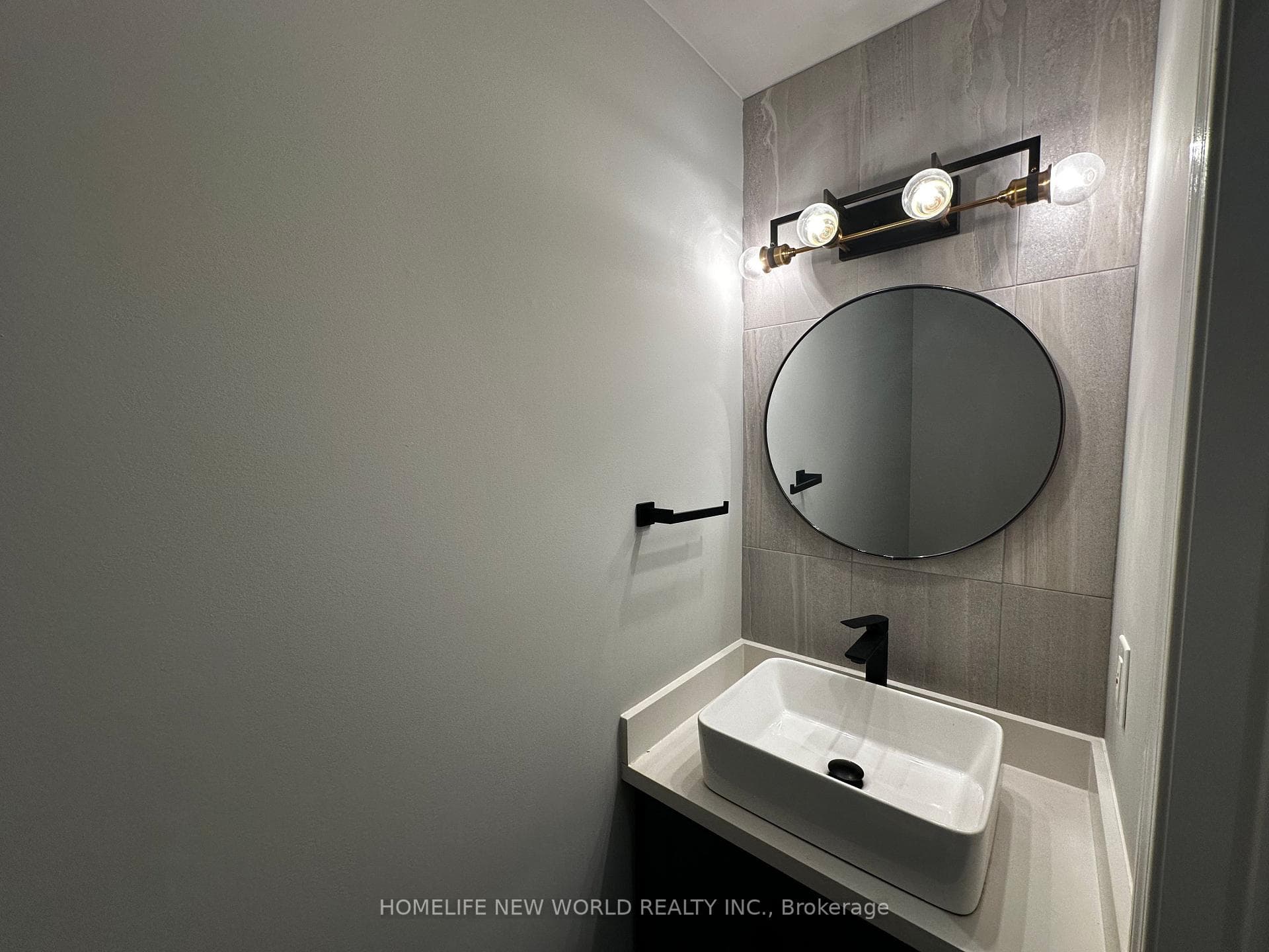 1st floor bath