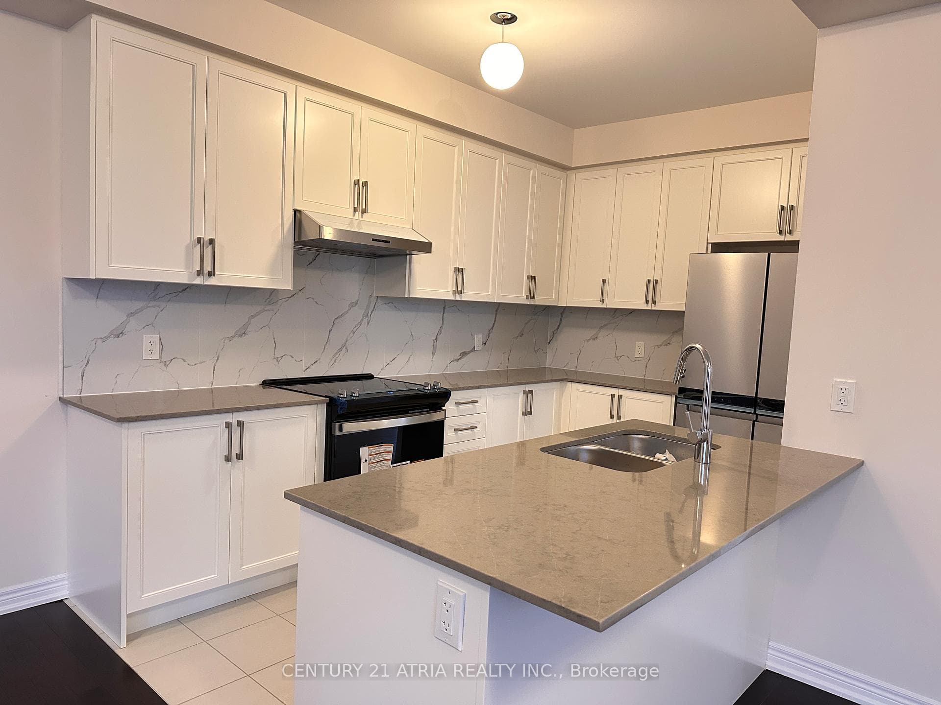 20 VANCISE Street photo 4