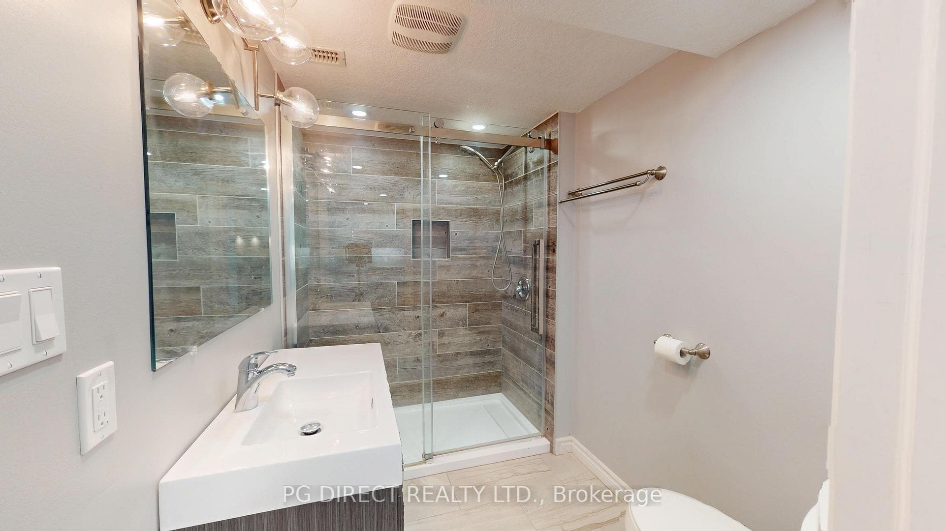 111 Ambrous Crescent photo 17