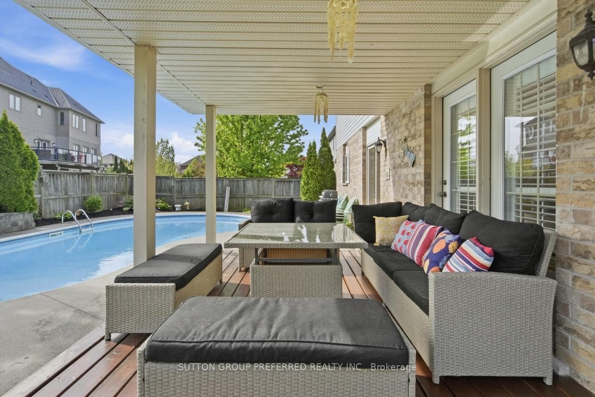 748 APRICOT Drive photo 34