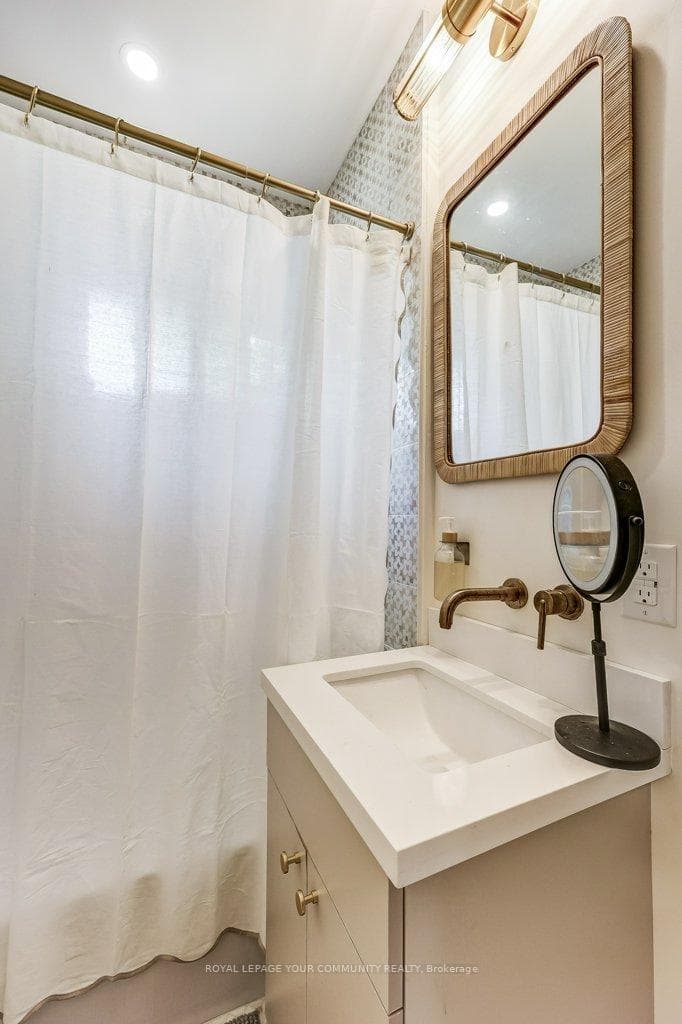 42 Wineva Avenue Unit 2 photo 24