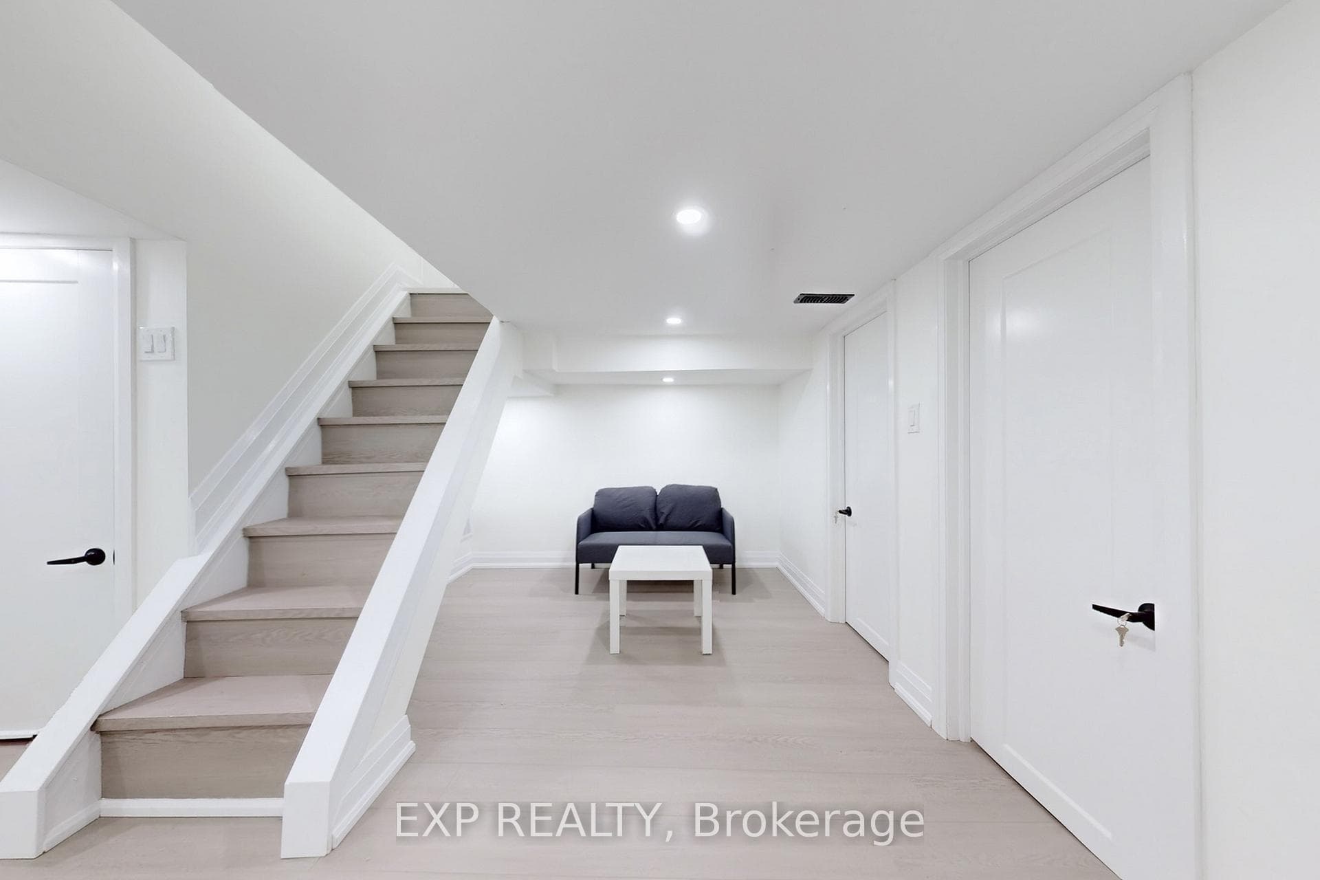 685 Jane Street photo 27