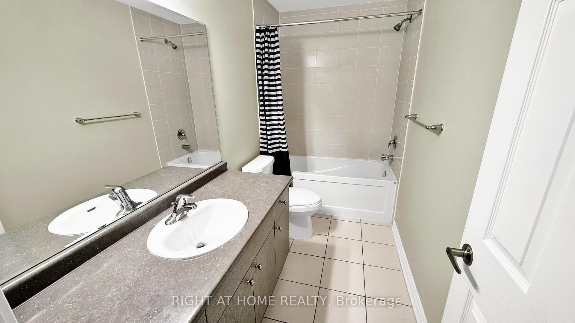 2787 Eglinton Avenue Unit 314 photo 11