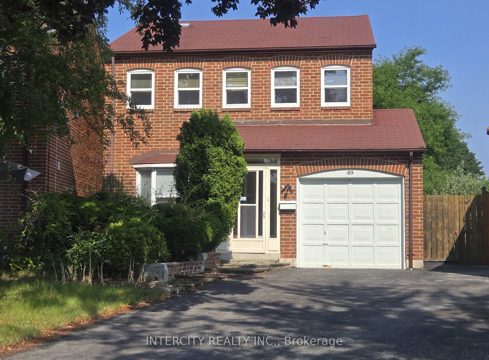 49 Mossbrook Crescent photo 1