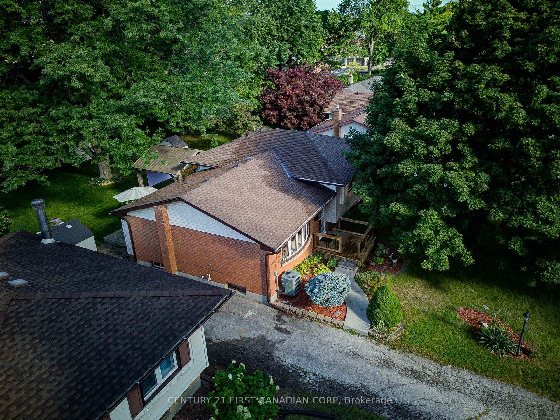 156 St Clair Crescent photo 21