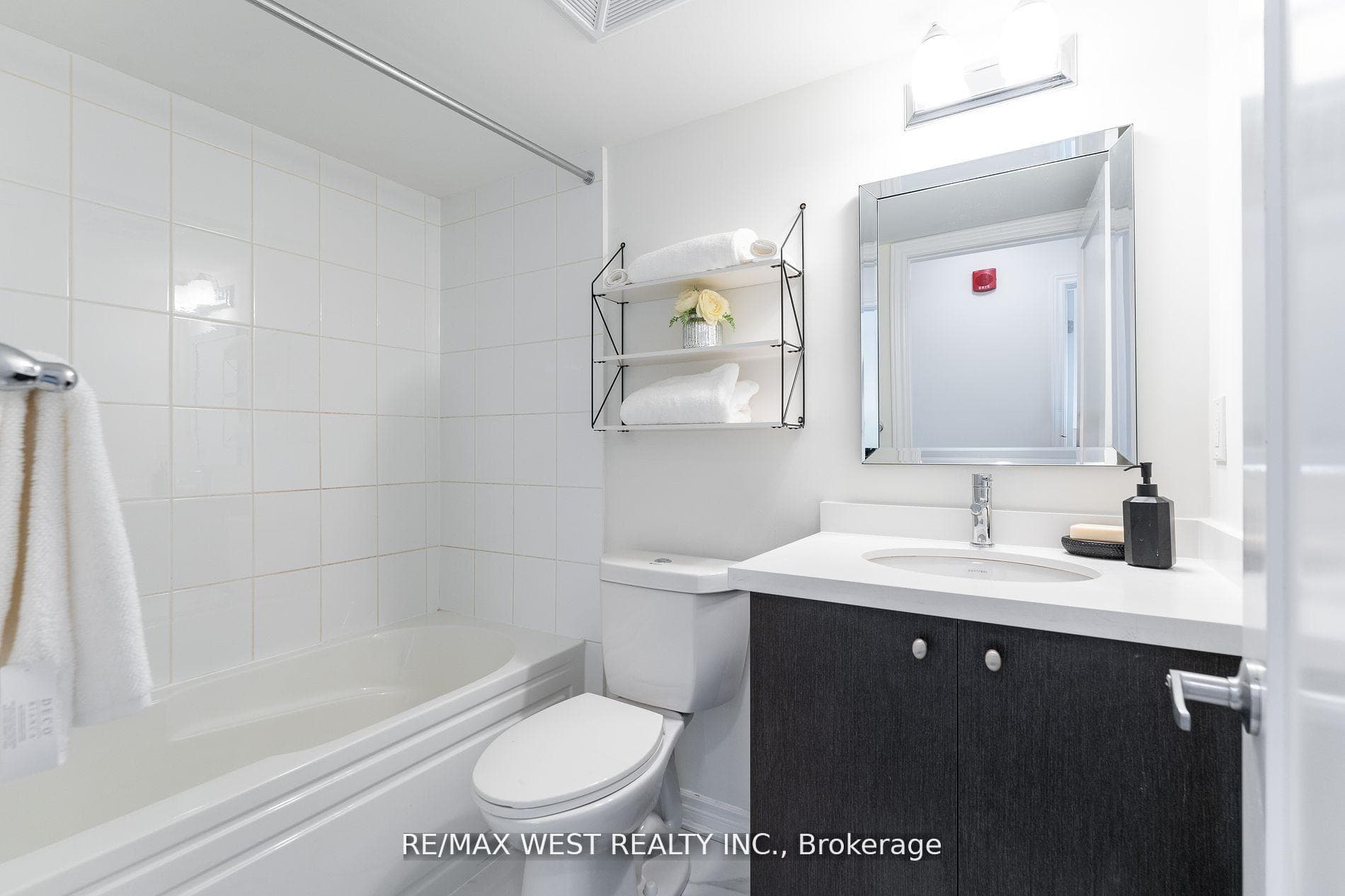 95 Eastwood Park Gardens Unit 14 photo 21