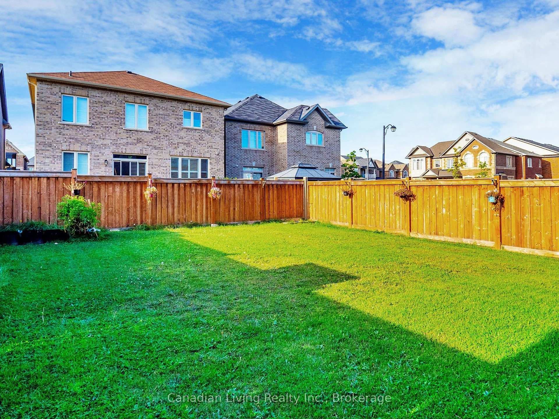 208 Boone Crescent photo 21